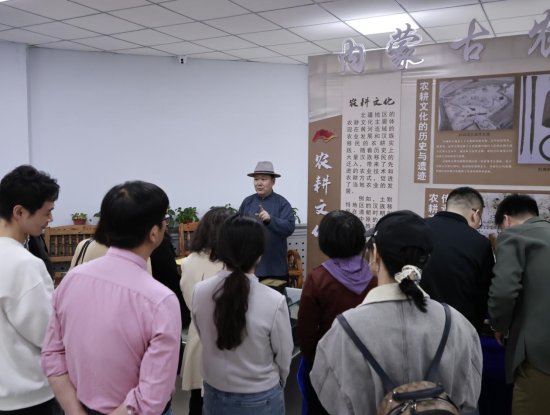 自治区民委和内蒙古农业大学部分基层党支部开展“交融汇聚、共筑家园”主题党日活动