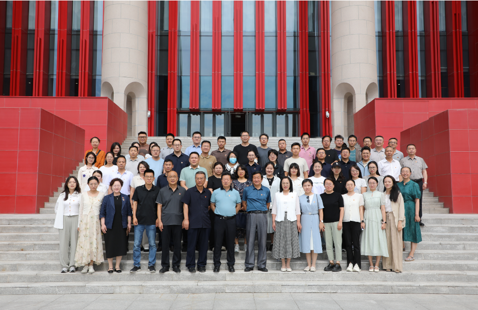 自治区人民政府办公厅组织开展“铸牢中华民族共同体意识 熔铸北疆文化新篇章”主题党日活动